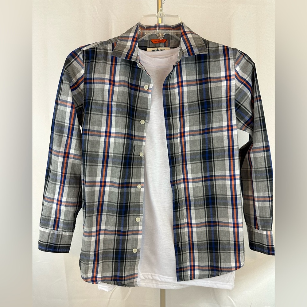 Urban Pipeline long sleeve boys button down shirt. Size Large. Really nice look.